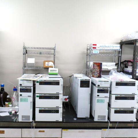 高速液体クロマトグラフ (HPLC)