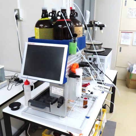 分取用フラッシュカラムクロマトグラフ