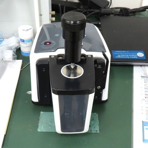 赤外吸収分光計 (FTIR)