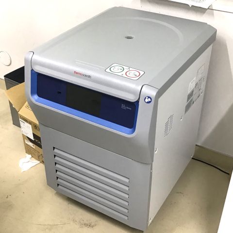 冷却機能付遠心分離機